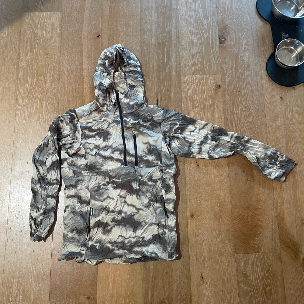 Dakine storable windbreaker